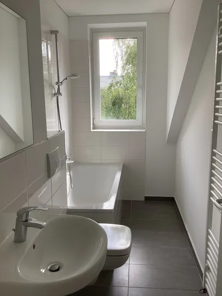 Ausgebaute Dachgeschosswohnung - ab sofort vermietbar! — photo 1